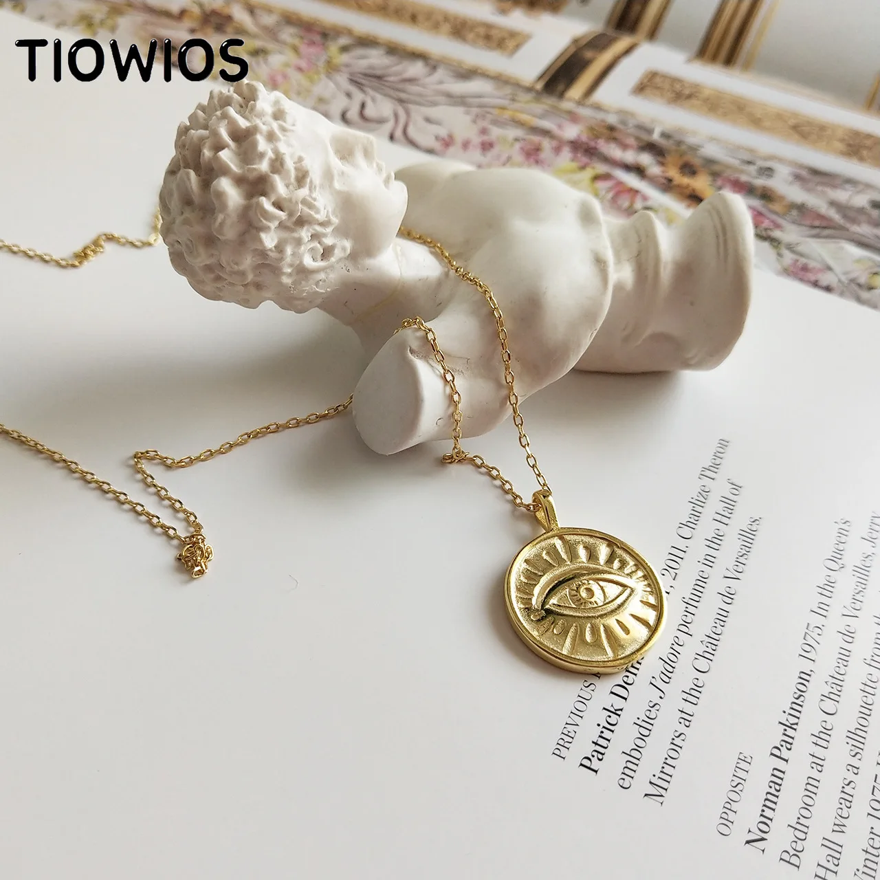 

TIOWIOS 2021 New Woman Korea 925 Sterling Silver Simple Personality European Round Brand Eye Necklace Clavicle Chain Pendant