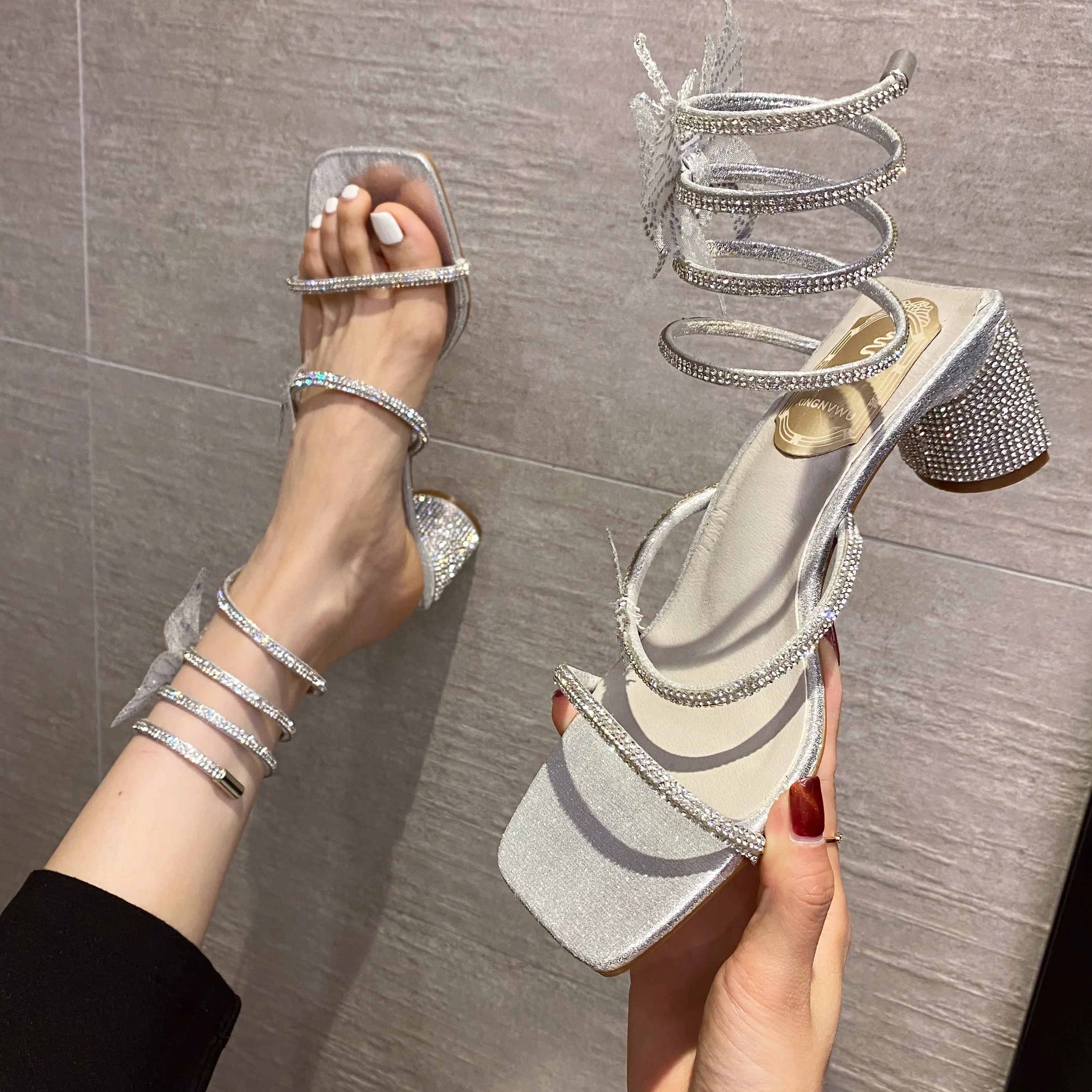

2023 Summer Fashion Luxury Rhinestone Snake Winding Butterfly Thick Heel Party Wedding Women's Sandals