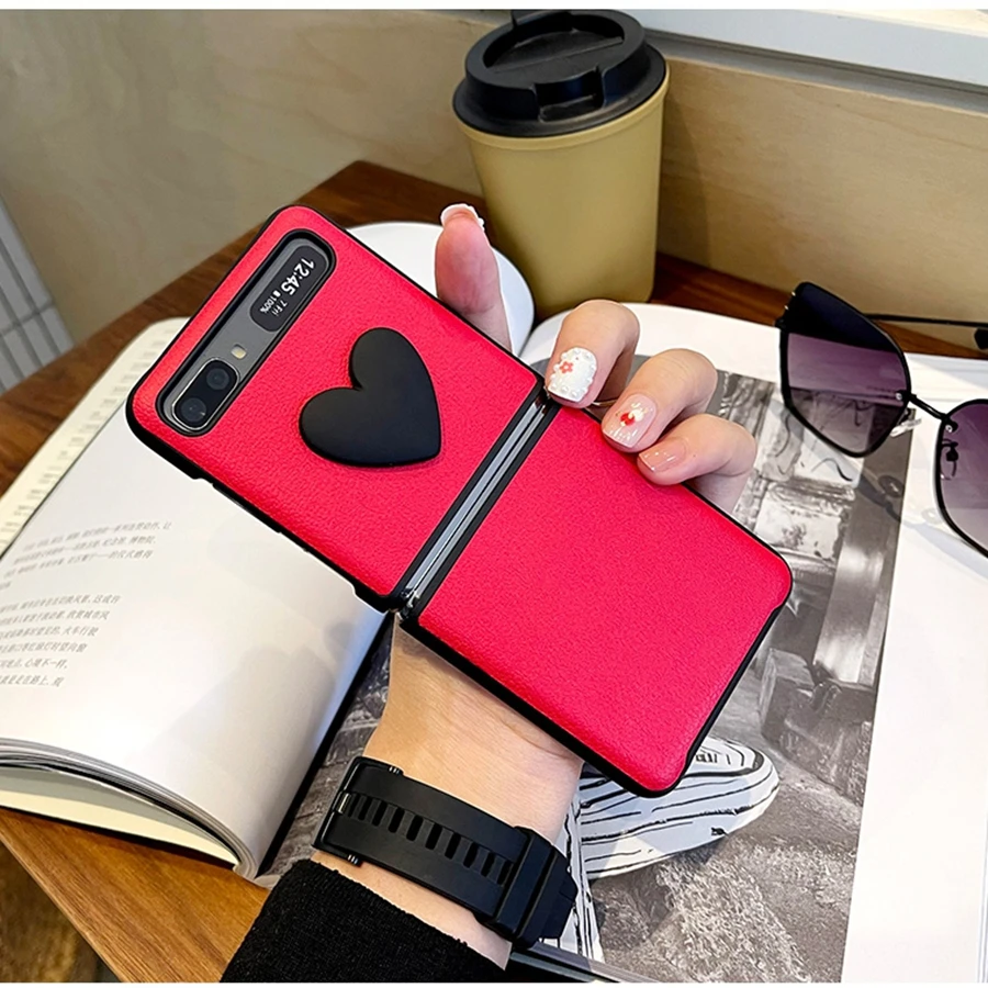 

Черный кожаный чехол с 3D рисунком в виде сердца и личи для Samsung Galaxy Z Flip/fli5g, противоударный чехол-накладка