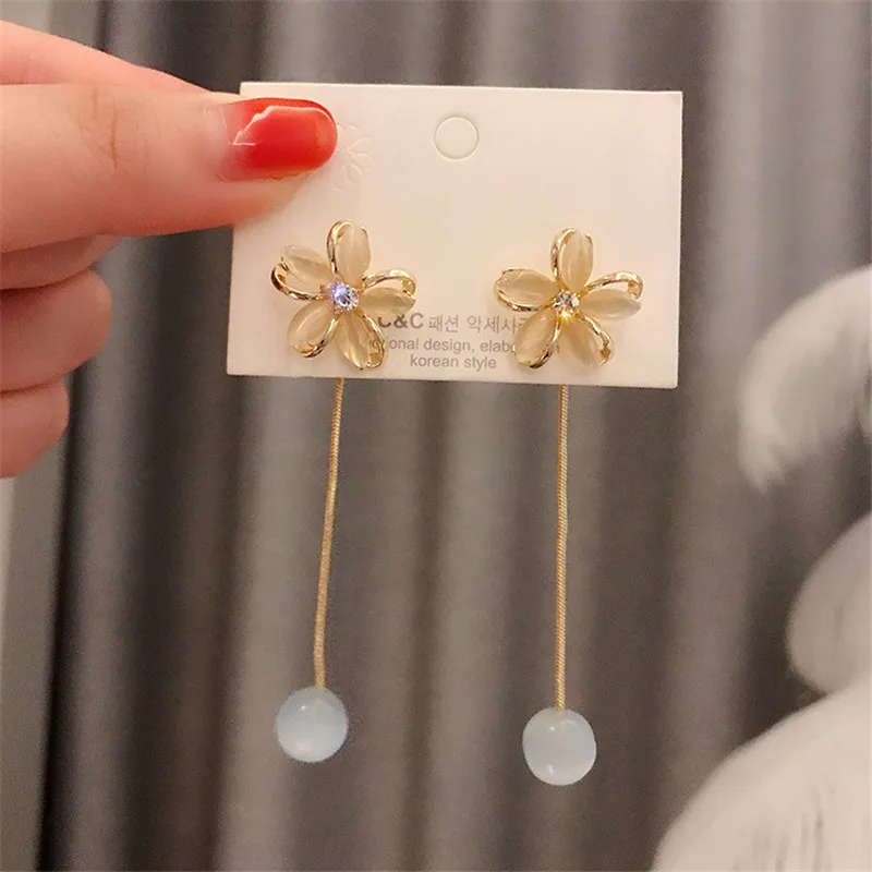 

2021 Fashion New Korean Earrings Atmospheric Net Red Temperament Flower Crystal Long Women's Earrings All-match Cute Earrings