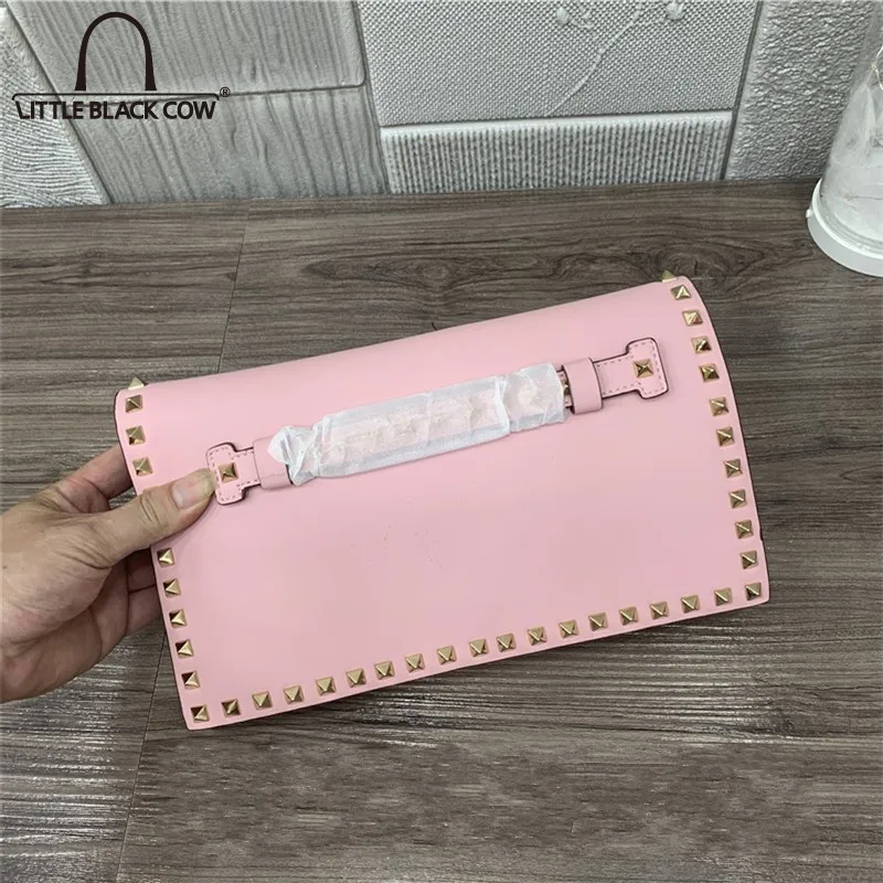 Сумка конверт женская из спилковой кожи с заклепками и цепочками|Сумки ручками| |