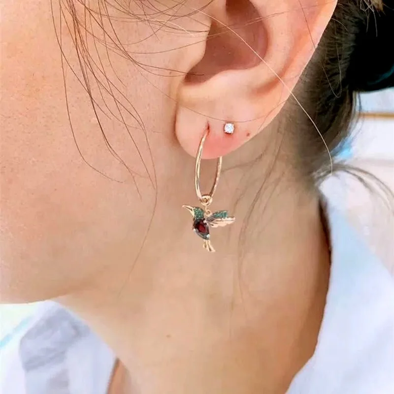 

Exquisite Bird-shaped Hummingbird Hoop Pendant Crystal Pendant Earrings Gold-plated Earrings For Women's Wedding Jewelry Gift