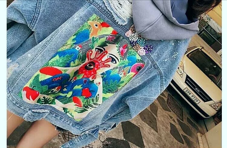 

European station 2019 autumn new heavy work beaded print hit color hole washed denim jacket women loose tide