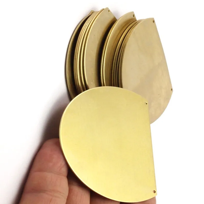 4 шт.... Полу-круглая подвеска из сырой латуни заготовки... 2 отверстия .. размер (75x57x0