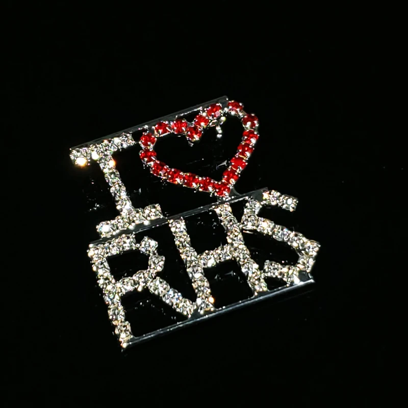 Брошь с надписью «I Love RHS» ручной работы, булавка, украшения, аксессуары для Красной шляпы, сувенирный подарок для участников общества, оптовая продажа