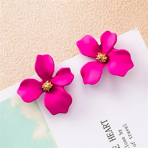 stud earrings Модные белые цветы серьги гиперболы темперамент жемчуг Цветы Серьги гвоздики для женщин ювелирные изделия аксессуары серьги - Окраска металла: stud earrings