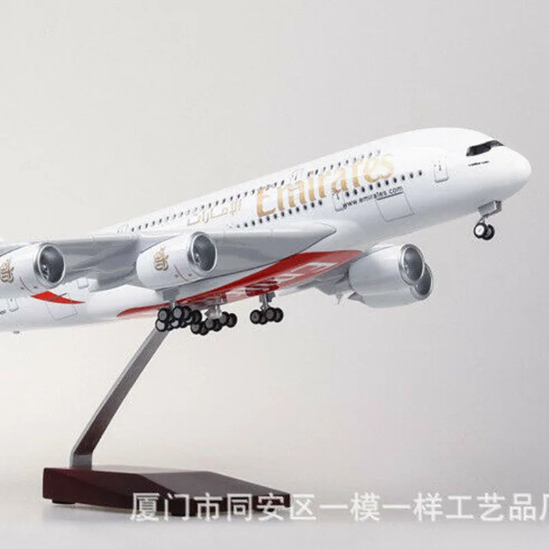 Модель самолета 1/160 Emirates A380 имитация пассажирского со светодиодной подсветкой |