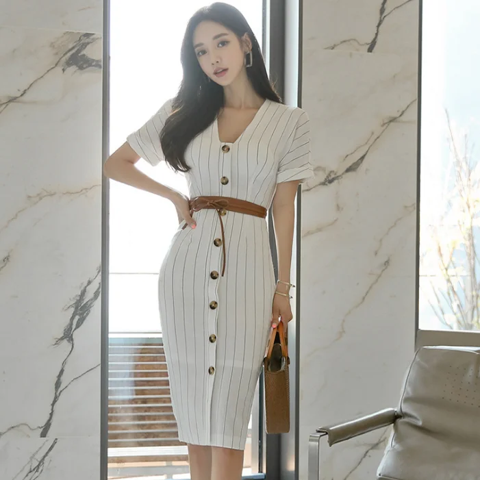 Женское элегантное офисное платье-карандаш в полоску маленькое пикантное