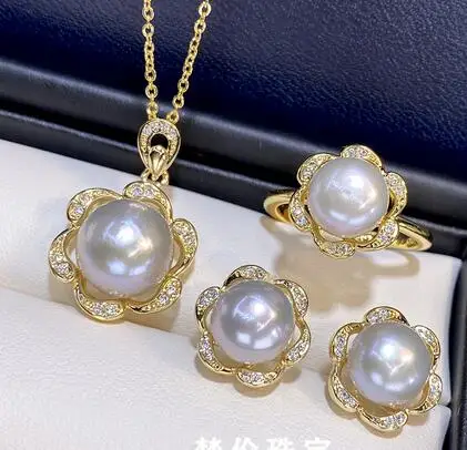 

Кольцо и серьги с пресноводным жемчугом и цирконом