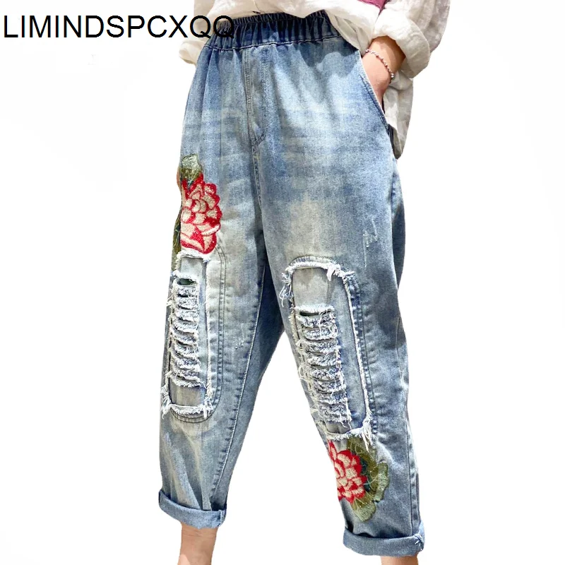 

LIMINDSPCXQQ Korean Design 2021 Woman Ripped Vintage Holes Jeans Casual Trousers Ladies Cuffs Flowers Embroidery Denim Pants
