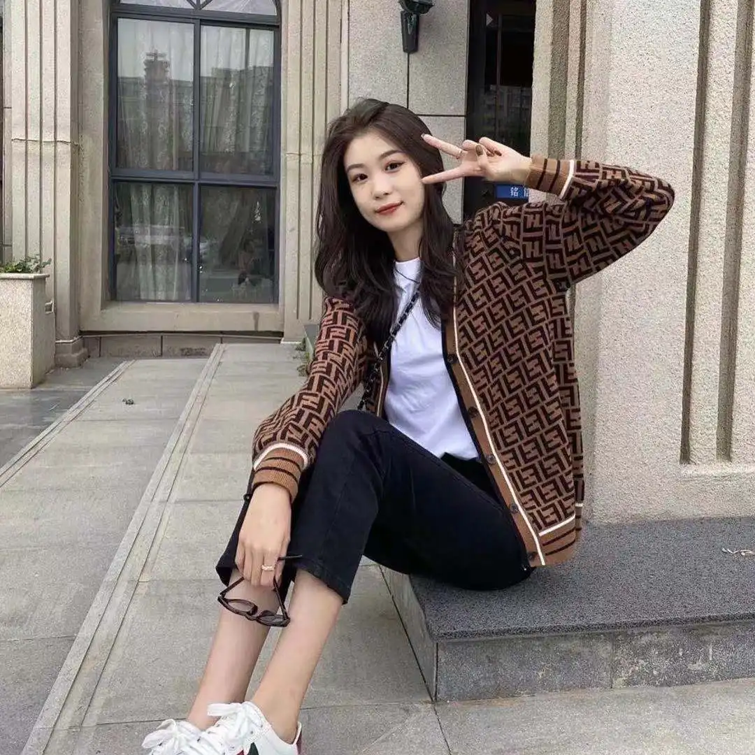 

Autumn and winter new Korean loose fashion brand V-neck stripe casual sweater