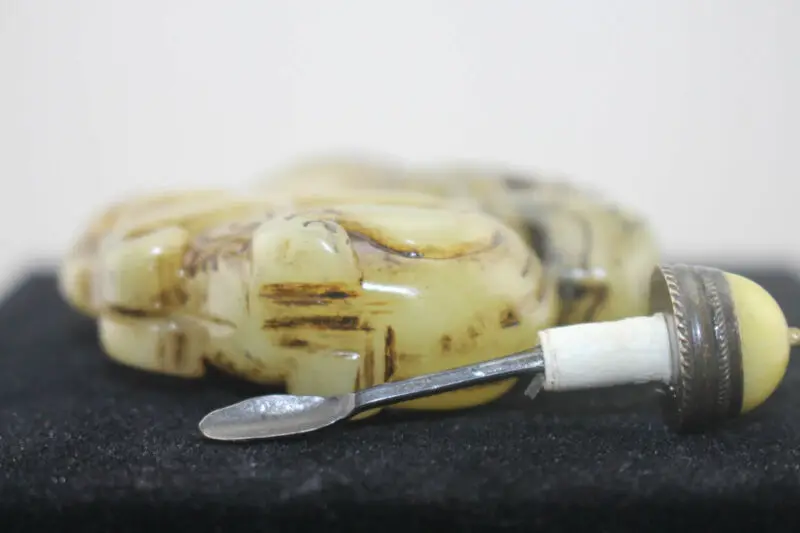 

Chinese Master Hand-carved old Jade Snuff Bottle