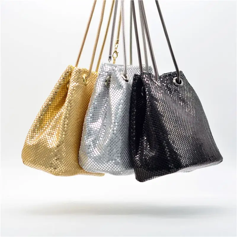 

2021 New Fashion One Shoulder Slanting Bucket Bag Silver Aluminum Sequin Bucket Dinner Bag Girl