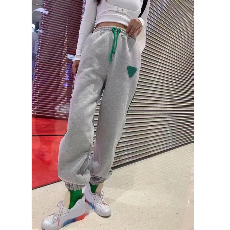 

Женские бархатные шаровары, повседневные универсальные тренировочные брюки с треугольным знаком, одежда для бега, новинка зимы 21