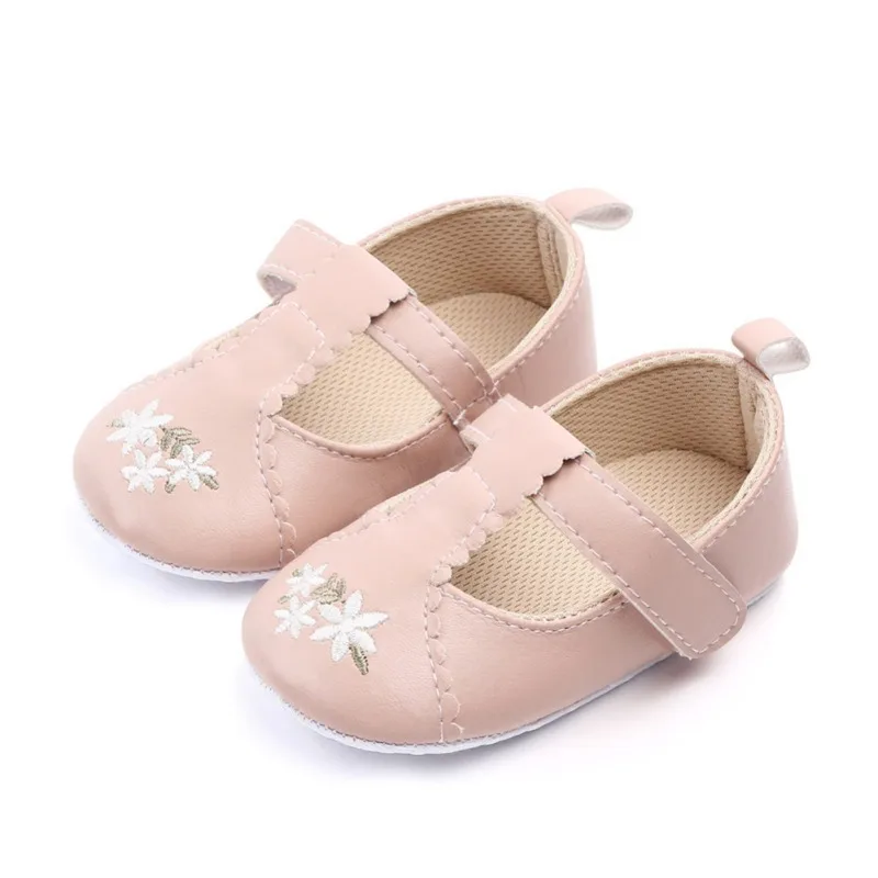 

Autumn Baby Girl Leather Crib Shoes Floral Embroidery Design Sneakers Soft Soled First Walkers