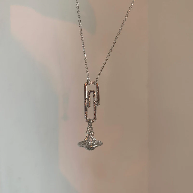 

Женское ожерелье с подвеской в виде летающей тарелки