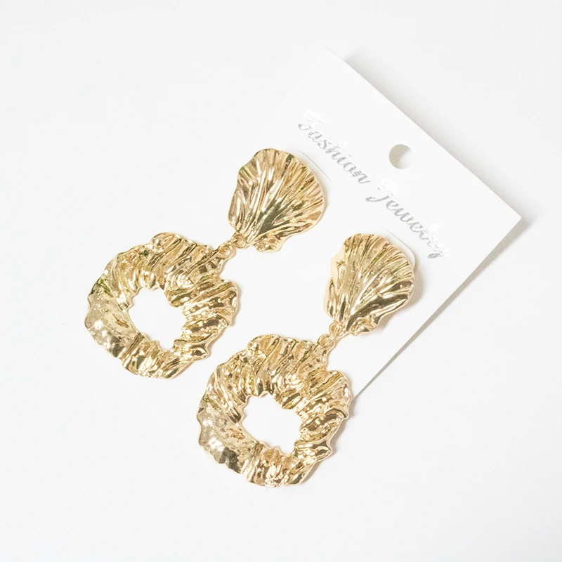 Серьги в европейском и американском стиле Индивидуальный характер