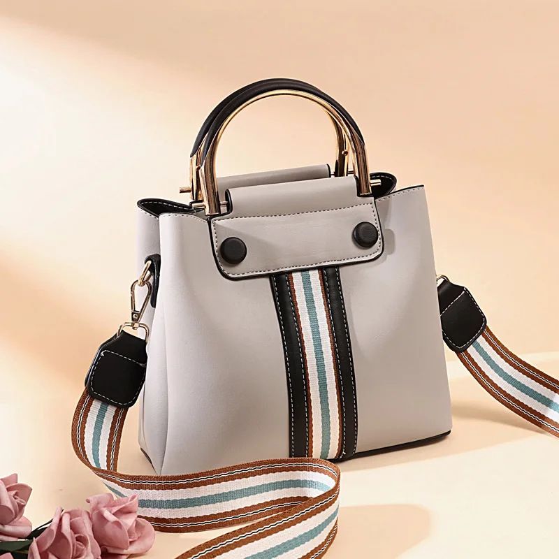 

2021 spring and summer new women's shoulder bag fashion hit color Korean version of simple and versatile messenger handbag