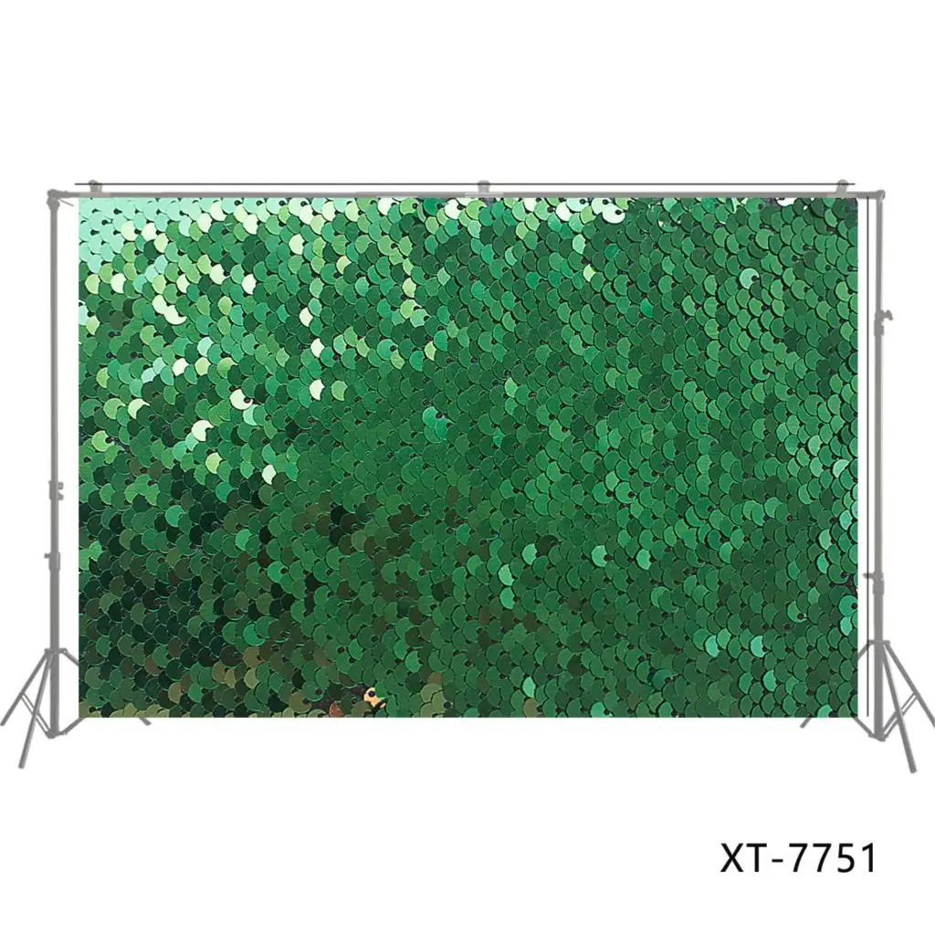 Зеленый блестящий Рождественский фон с боке блестящие блестки изумрудные весы