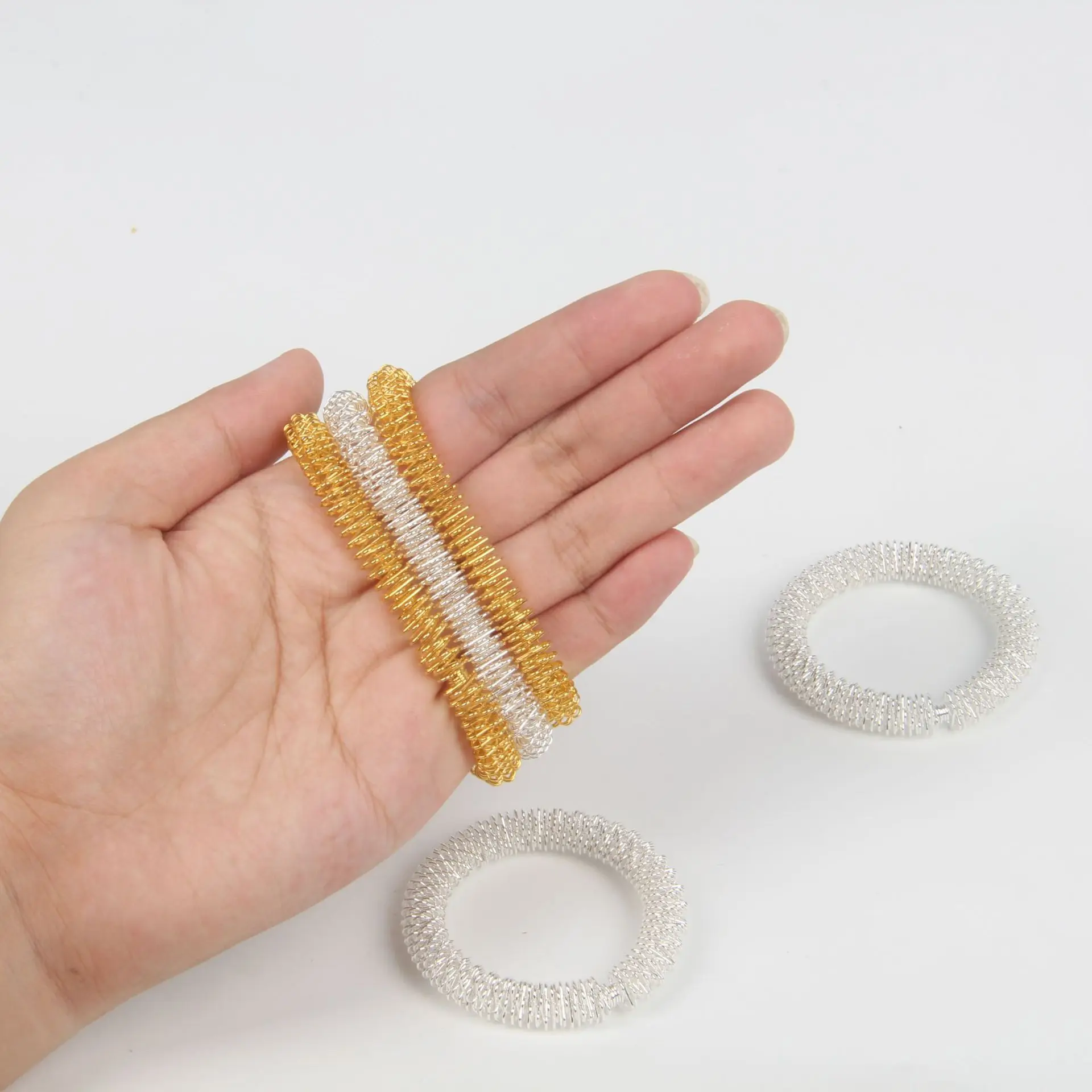 

5.5 CM 3 Pack Acupressure Bracelets Massagers Spiky Sensory Bracelet Fidget Toys for Hand Wrist Massage Pain Relief