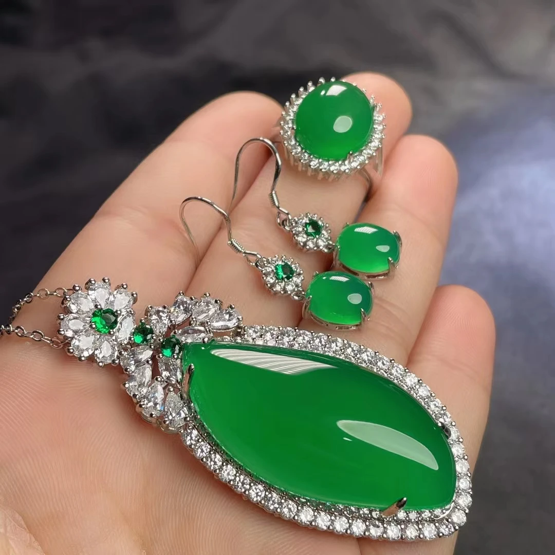 Женский ювелирный комплект из колье браслета и сережек серебра 925 пробы |