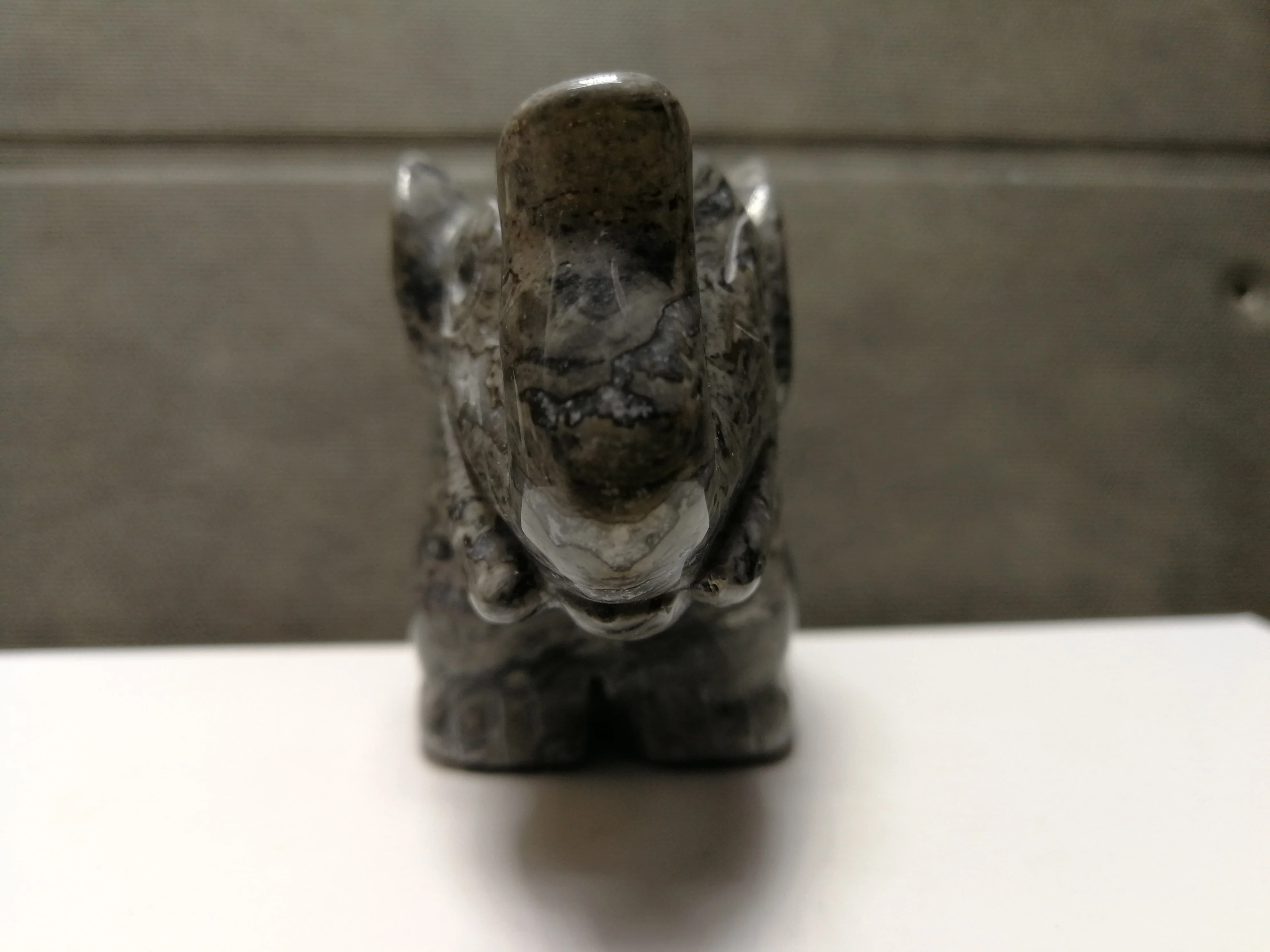 291,4 gNatural серый камень "Зебра", выгравированный вручную слонов, исцеление --- 06 от AliExpress WW