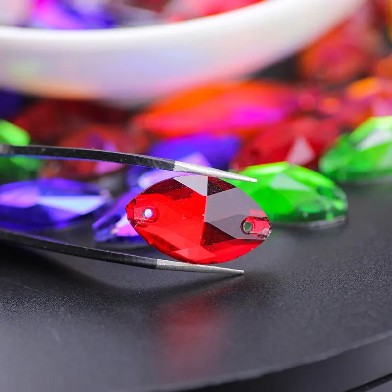 Качество хрустального кабошона Rivoli с прошитой Наветт Украшенные стразами AB K9