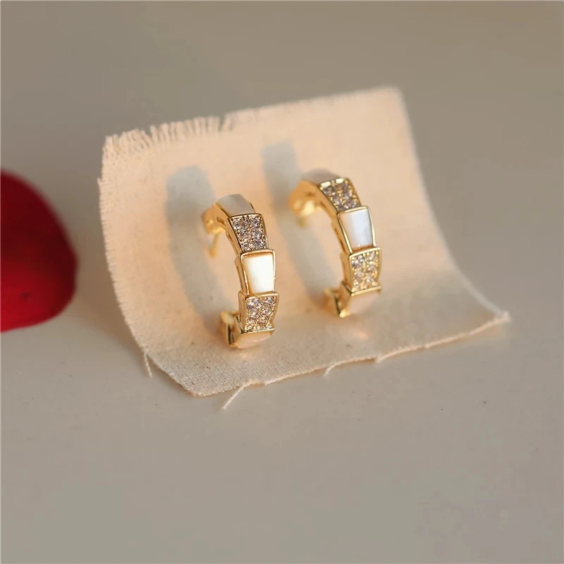 

New best selling European and American Simple Temperament Ladies Sweet Square Flower Zircon Copper Earrings Hot Explosion