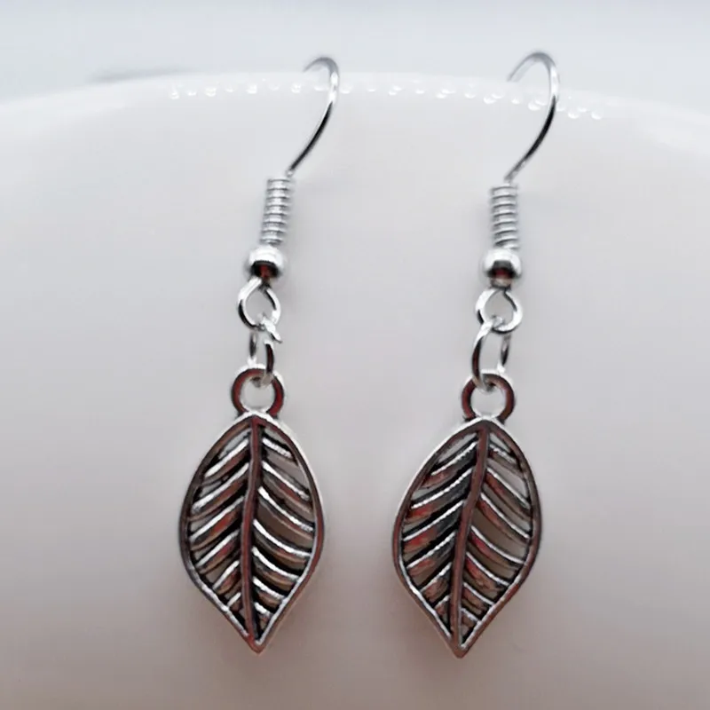 Новая мода 1 пара кленовых листьев горшков марихуаны Женские аксессуары серьги |