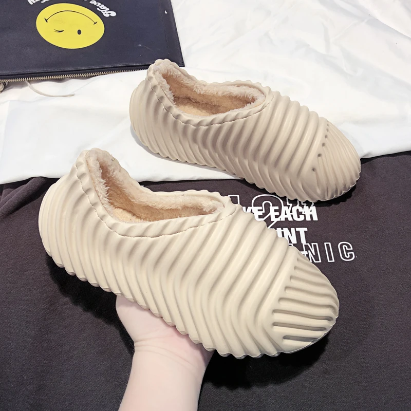 

Winter Men Sandals 2020 Men Beach Shoes Home Slippers Solid plush Warm Flip Flop Plush Garden Sandals Outside waterproof Clogs