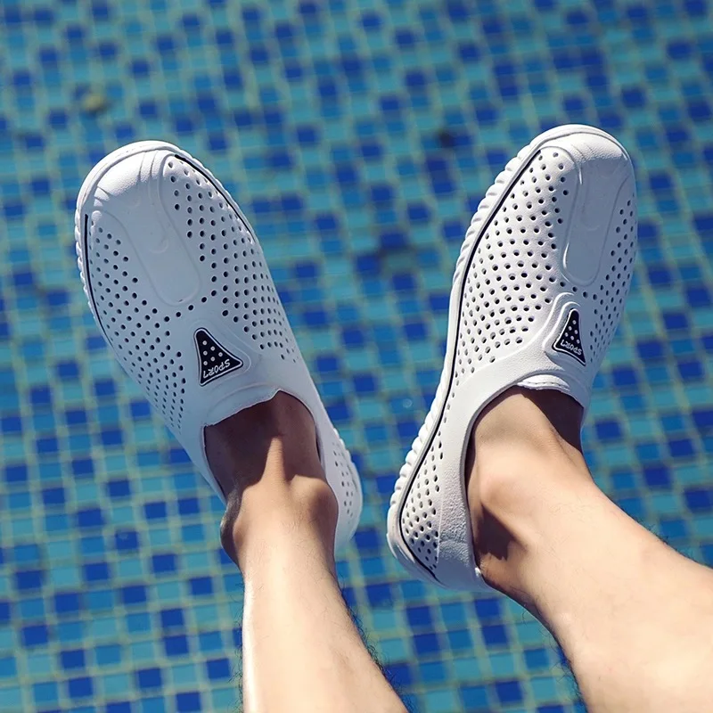 

2021 Summer Men Slippers Casual Men Sandals Black Garden Shoes Outdoor Water Shoes Hollow Ultra Light Beach Shoes Breathable