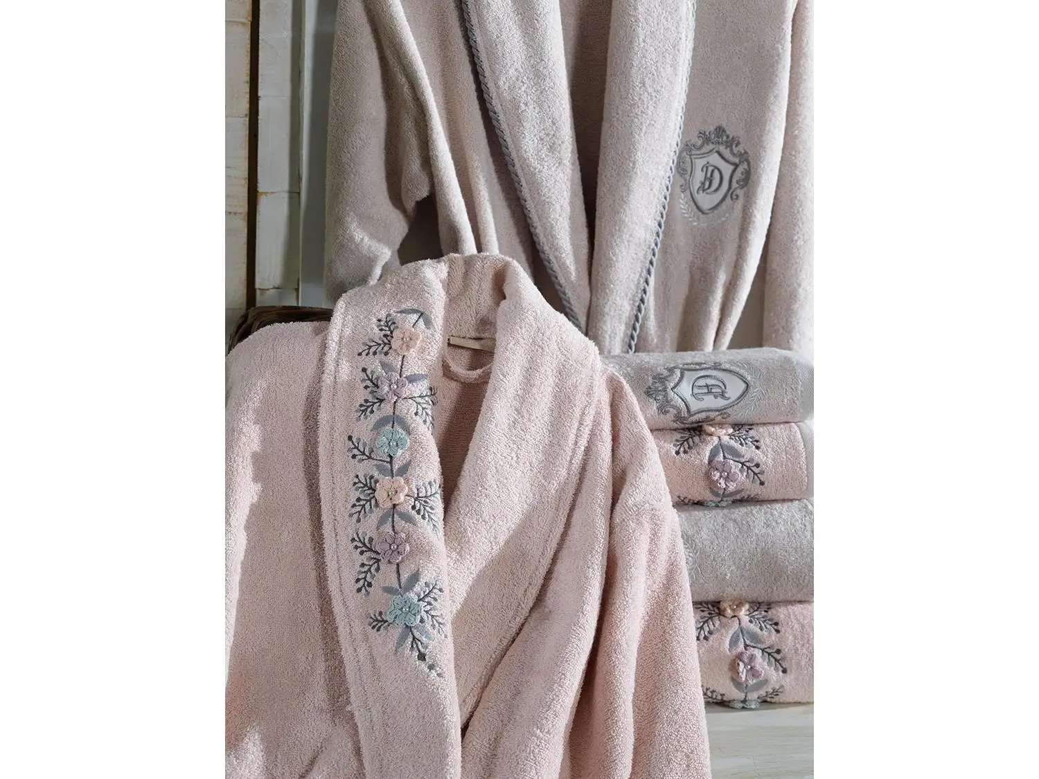 

Spring Embroidered Bamboo Bathrobe Set Powder Stone