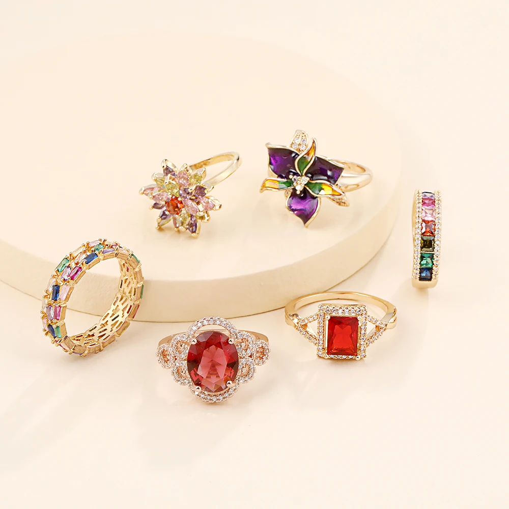 Женское кольцо золотого цвета инкрустированное Цирконом 2020 модное