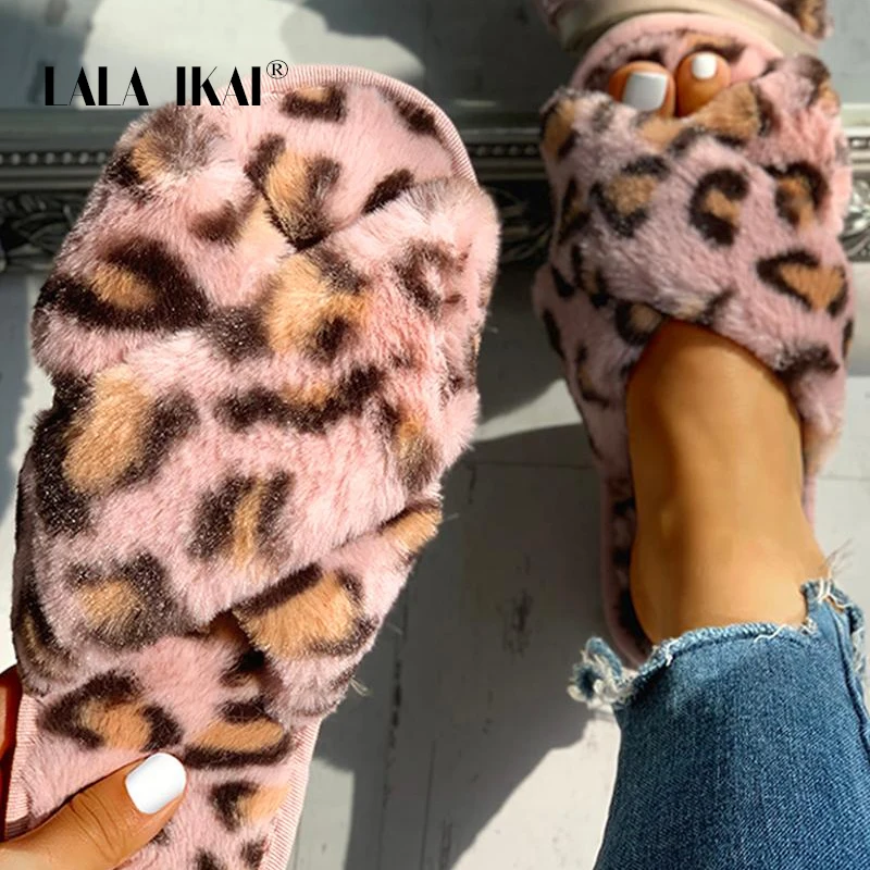 LALA IKAI/женские тапочки Сезон осень зима Пушистые на плоской подошве с леопардовым