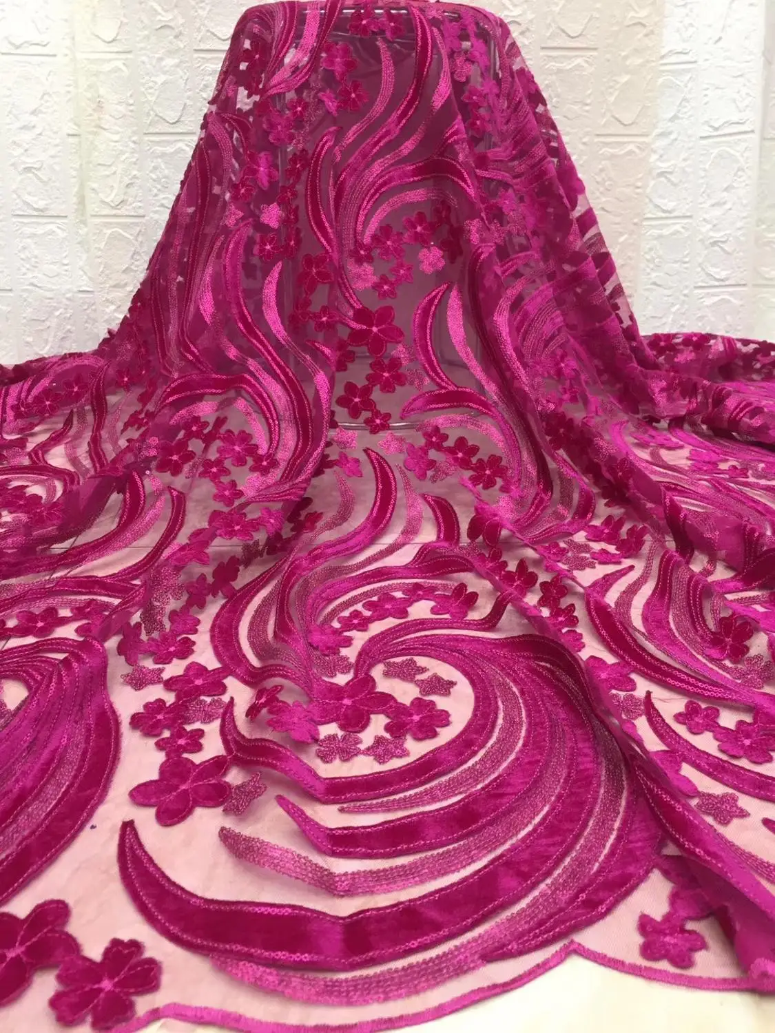 

Fashion Wedding Lace Fabric with Sequins High Quality Velvet Lace Fabric Nigerian Tulle Lace Fabric for Party Dress Wine X08