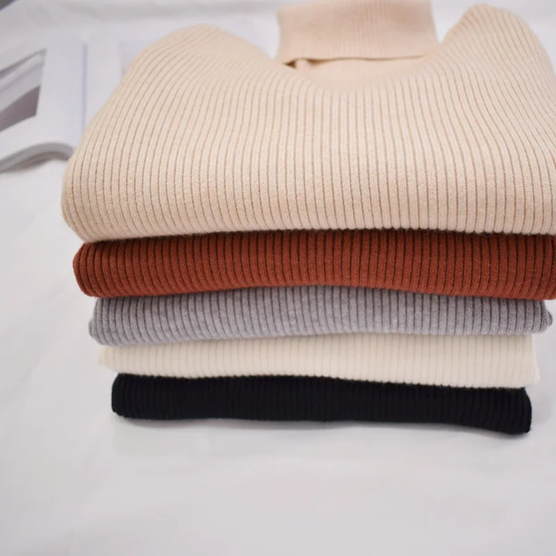 Женский трикотажный пуловер с высоким воротником белый мягкий тонкий однотонный