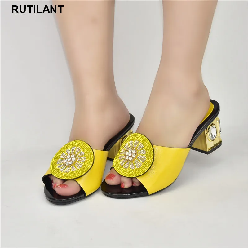 

Новейшие женские тапочки в африканском стиле женская обувь украшенная Стразы обувь на низком каблуке для женщин Женская Вечерние