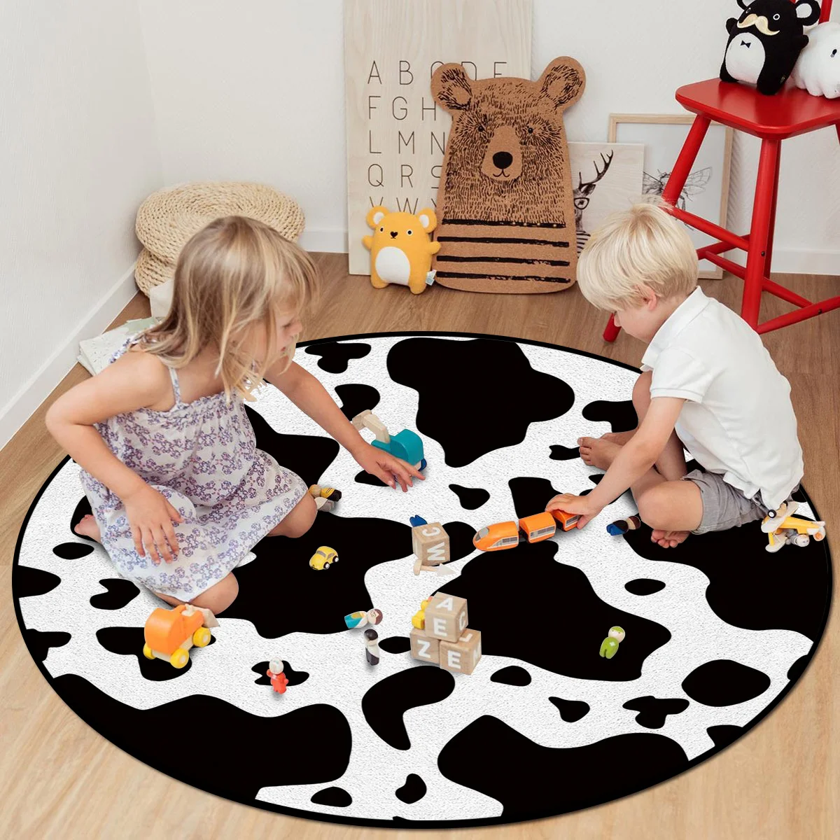 Круглый ковер черно-белая куртка с граффити корова место по индивидуальному