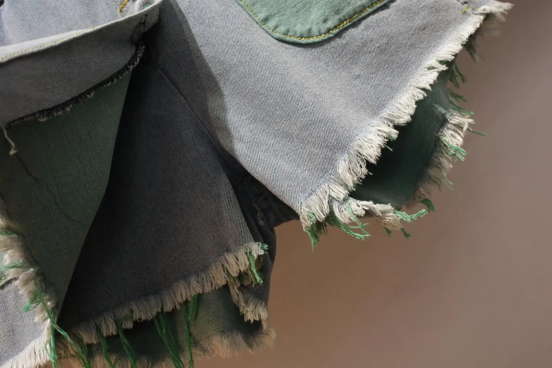 Шорты женские короткие свободные с карманами модные асимметричные джинсовые