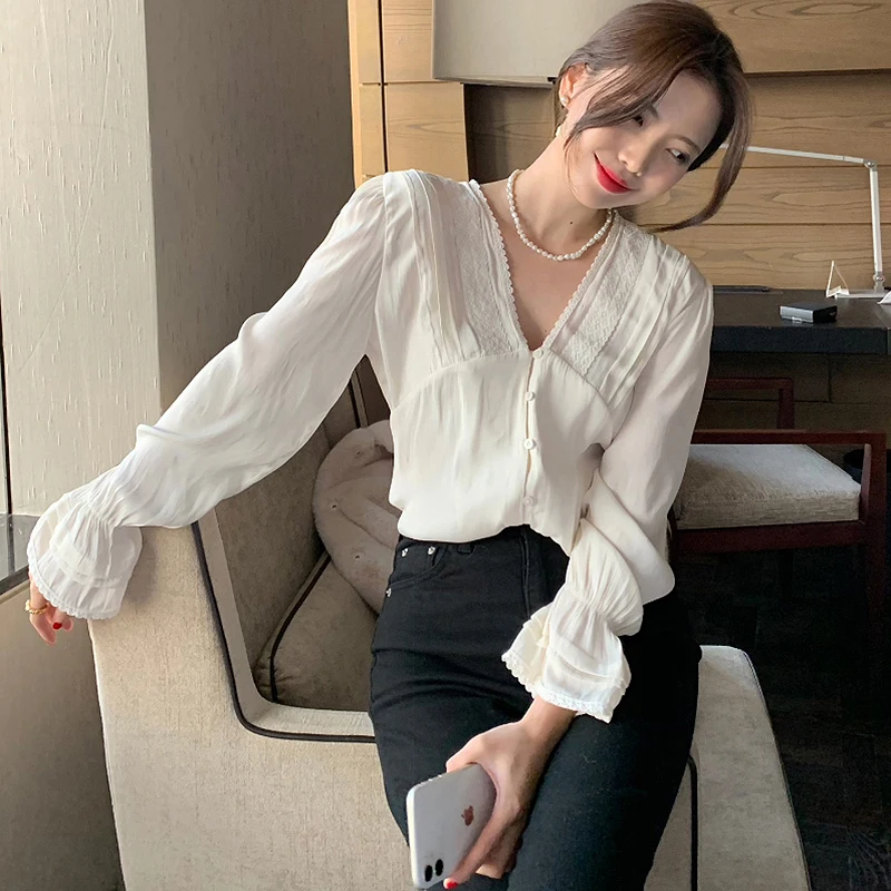 

Блузка женская оверсайз, белая, на весну/лето