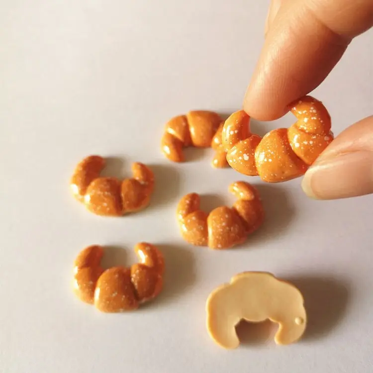 

100pcs Simulation Croissant Breakfast Bread Cake Miniature Pretend Play Toys Dinner Tableware Doll House Accessories Kids Gift