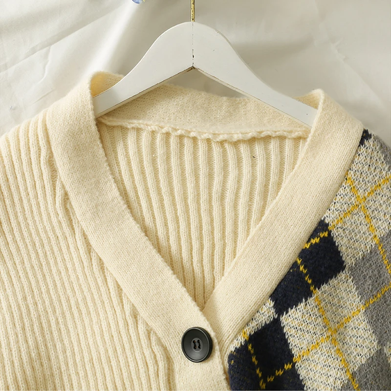 Женский трикотажный кардиган с V-образным вырезом красный вязаный свитер узором