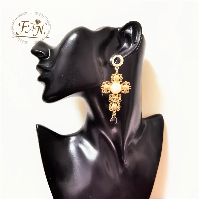 

2021 New Trendy Ancient Golden Color with Black Crystal Pearl Hollow-carved Design Cross Style Fashion Drop Earrings for Women