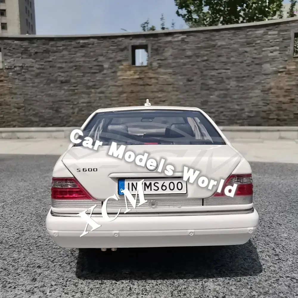 Литая под давлением модель автомобиля для S600 (белый) 1:18 + маленький подарок! |