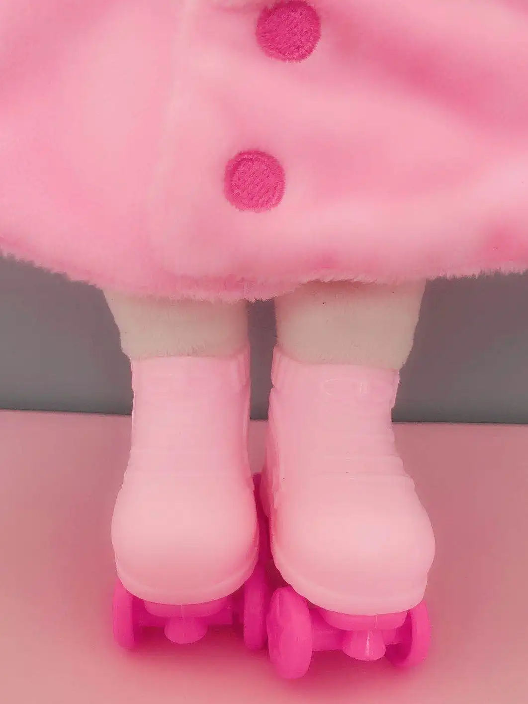 

[MYKPOP]KPOP Doll's Accessories: Skating Shoes for 20cm Dolls (without doll) Fans Collection SA20070607