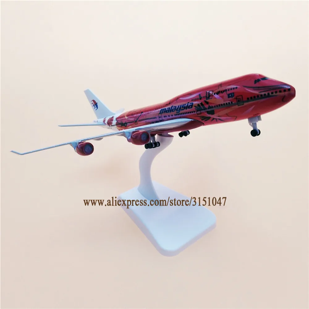 Модель самолета из металлического сплава 20 см красные авиакомпании Malaysia Airlines