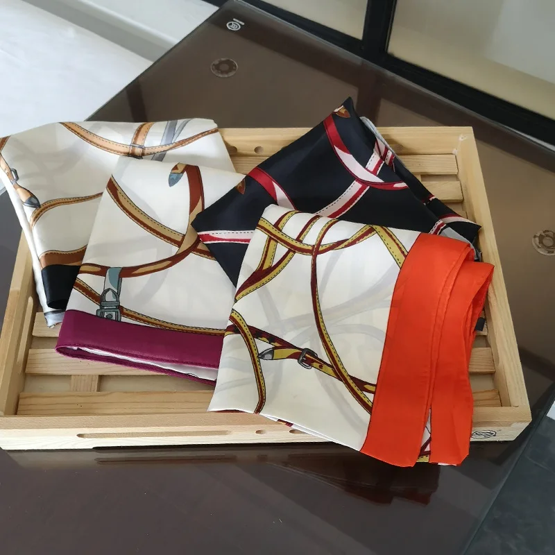 

2019 Autumn New Womens Scarf 70*70cm Hanky Fabricins Leather Belt Horseshoe Pattern Print Shawl Hair Scarf Lady Accessories