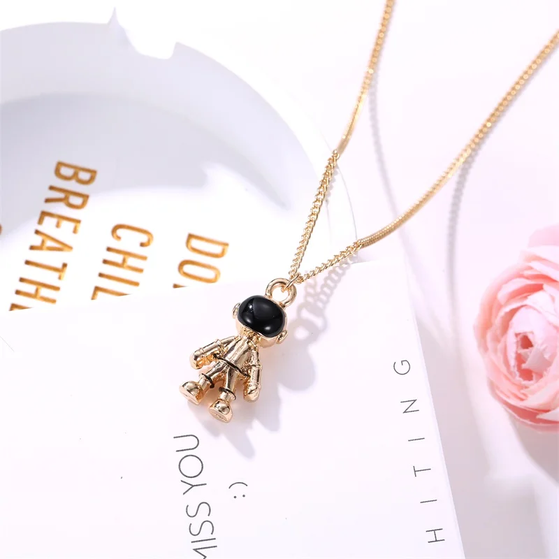 

Hip Hop Metal Astronaut Necklace Robot Pendant Jewelry Astronaut Fall Winter Sweater Chain Couple Men and Women Necklaces Gift