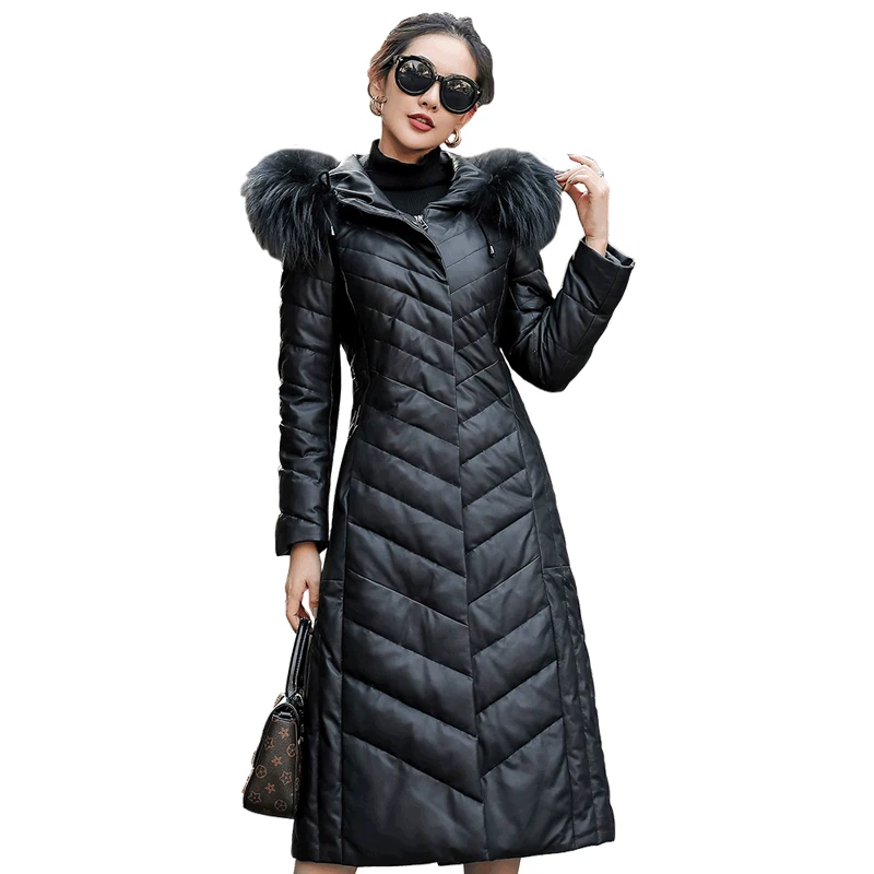 Женское пальто из натуральной кожи с меховым воротником на осень/зиму