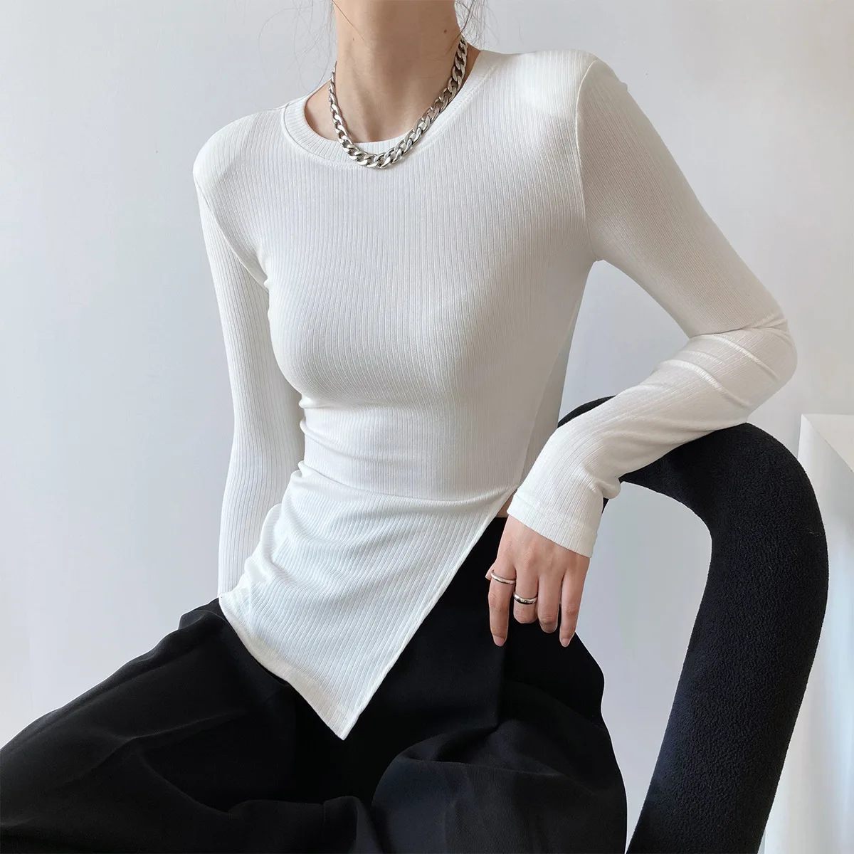 

2021 Spring Coat Design Sense Padded Long-sleeved T-shirt Women's Slit Slim Round Neck Pullover Bottoming Shirt Women Sexy Tops